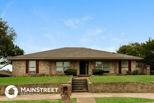 906 Heather Knoll Dr in Desoto, TX - Building Photo