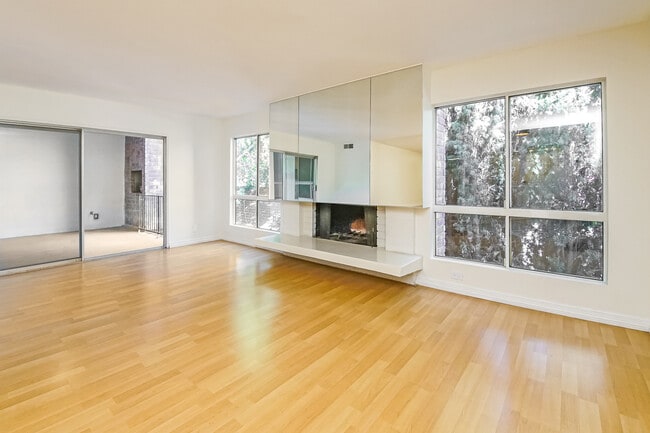 4807 Woodley Ave in Los Angeles, CA - Building Photo - Building Photo