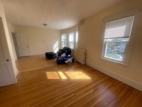 41 Hunnewell Ave, Unit 2 in Boston, MA - Building Photo - Building Photo