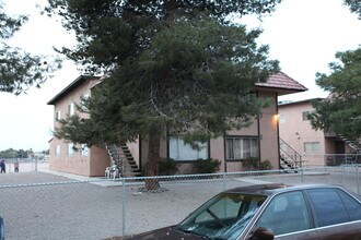 5321 Redberry St in Las Vegas, NV - Foto de edificio - Building Photo
