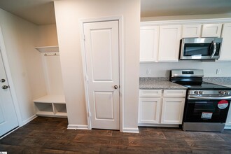 112 Myers Ln in Laurens, SC - Building Photo - Building Photo
