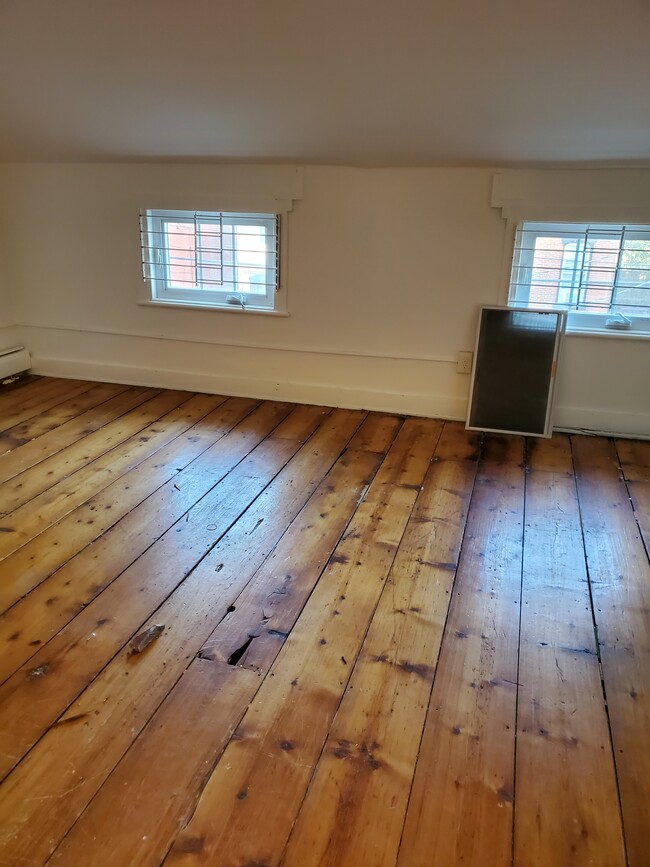 156 Lander St, Unit 2 in Newburgh, NY - Foto de edificio - Building Photo