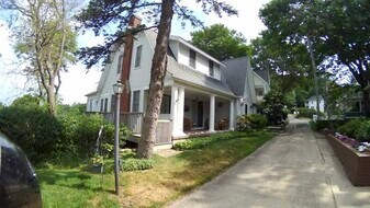 2425 Waukazoo Trail in Macatawa, MI - Building Photo