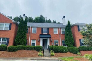 380 Hanover Arms Ct in Winston-Salem, NC - Building Photo
