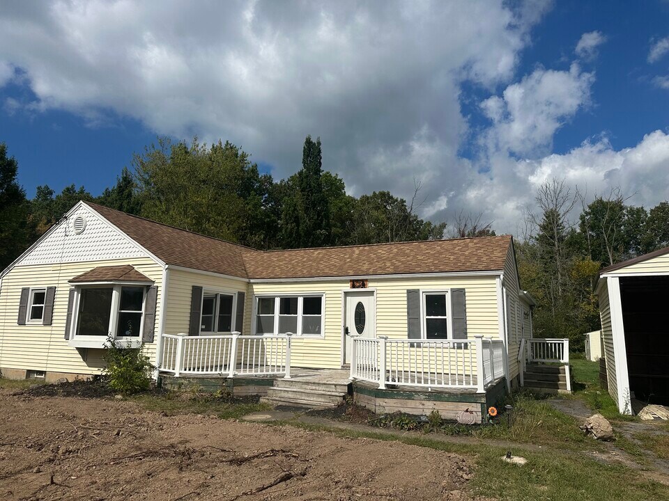 2805 Bedell Rd in Grand Island, NY - Building Photo