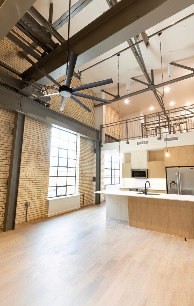 300 E Mississippi Ave