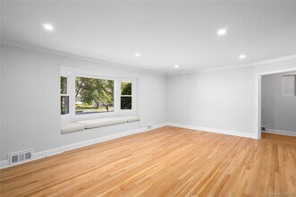 19 Bonnie Way in Larchmont, NY - Building Photo - Building Photo