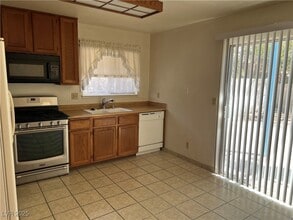 1628 Starridge Way in Las Vegas, NV - Building Photo - Building Photo