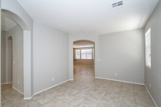 132 Rolling Cove Ave in Henderson, NV - Foto de edificio - Building Photo