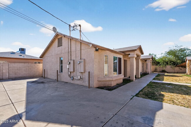 8321 W Edwards St in Peoria, AZ - Building Photo - Building Photo