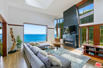 21609 Rambla Vista in Malibu, CA - Foto de edificio - Building Photo