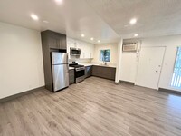 3510 Clarington Ave, Unit 01 in Los Angeles, CA - Building Photo - Building Photo