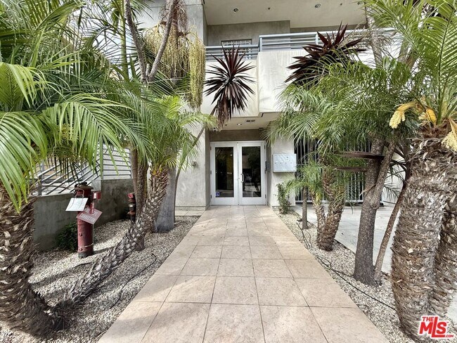 1748 Colby Ave in Los Angeles, CA - Building Photo - Building Photo