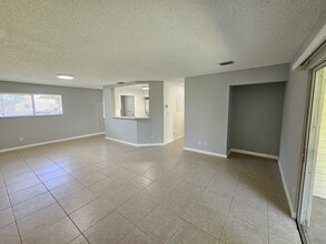 3429 NW 44th St in Lauderdale Lakes, FL - Building Photo - Building Photo