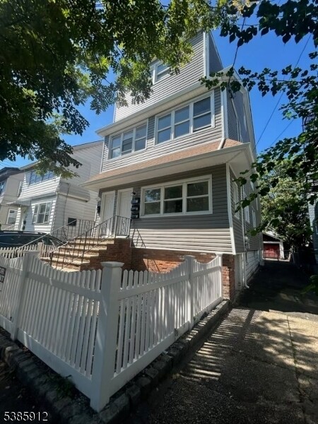 205 N 16th St in Bloomfield, NJ - Building Photo