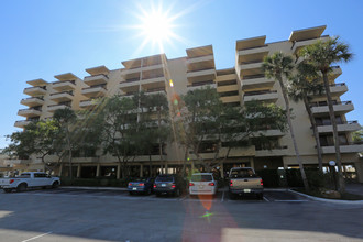 Mariner South Condominiums in Tampa, FL - Building Photo - Building Photo