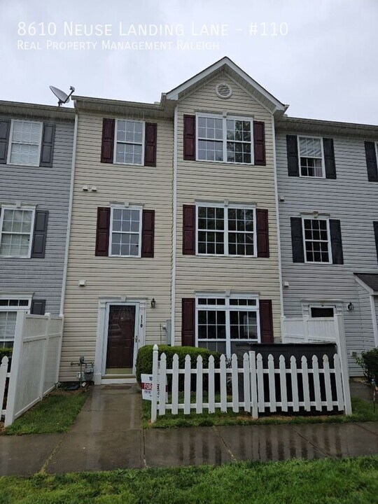 8610 Neuse Landing Ln in Raleigh, NC - Building Photo