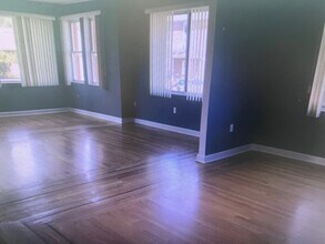 4 Gigante Pl in Cliffside Park, NJ - Building Photo - Building Photo