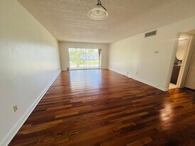 4500 Overlook Dr NE in St. Petersburg, FL - Building Photo