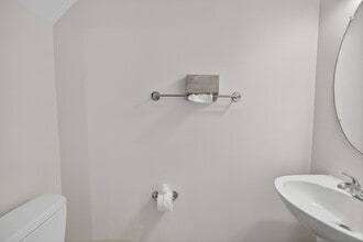 801 Pleasant Dr in Rockville, MD - Foto de edificio - Building Photo