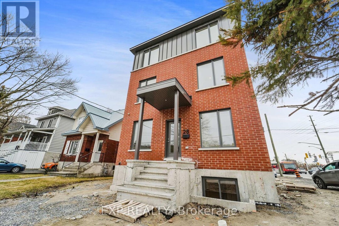 2 Caroline Ave in Ottawa, ON - Building Photo
