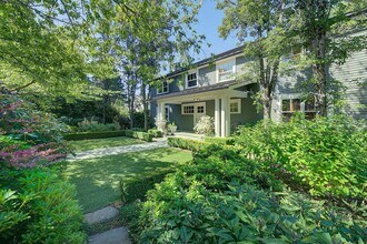 1645 Rambling Ln in Medina, WA - Building Photo - Building Photo