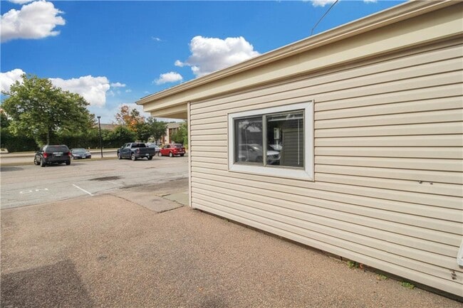 55 Beach St in Westerly, RI - Building Photo - Building Photo