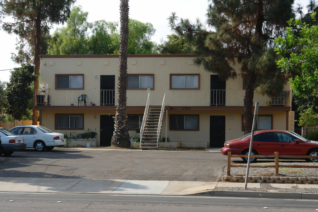 1357 E Washington Ave in El Cajon, CA - Building Photo