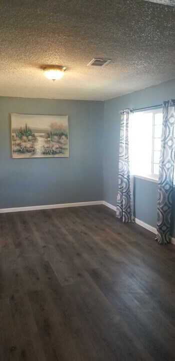 3779 Sierra Hwy in Rosamond, CA - Building Photo
