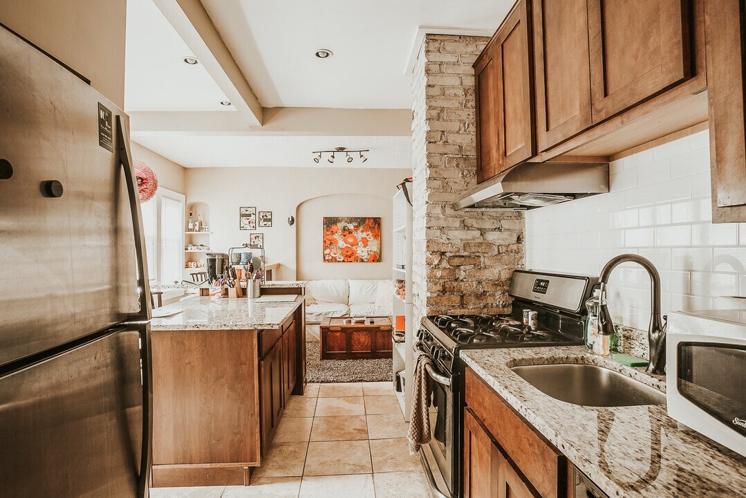 403 6th St SE in Minneapolis, MN - Building Photo