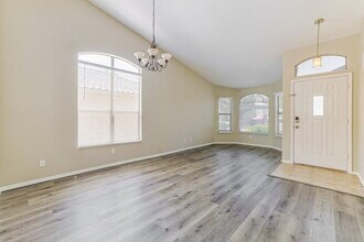 548 E Cathy Dr in Gilbert, AZ - Building Photo - Building Photo