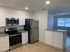 11298 Summerwinds Ct in Ft. Myers, FL - Building Photo - Building Photo