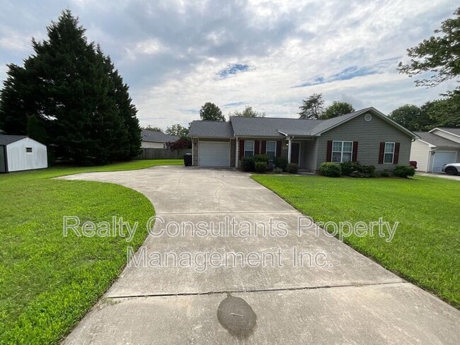 3901 Johnson St in High Point, NC - Building Photo - Building Photo