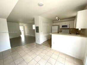2721 SE 12th Pl in Homestead, FL - Building Photo - Building Photo