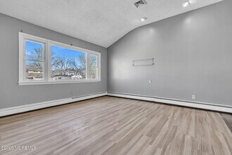 1094 June Ct in Toms River, NJ - Foto de edificio - Building Photo