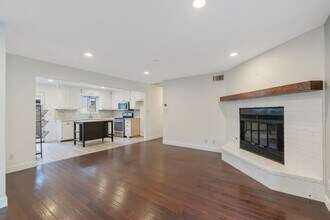 1427 E 55th St in Long Beach, CA - Foto de edificio - Building Photo