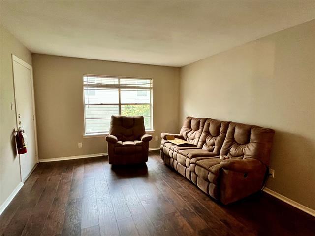 1107 N Locust St in Denton, TX - Foto de edificio - Building Photo