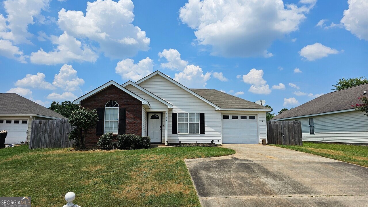 210 Kentshire Ln in Bonaire, GA - Building Photo