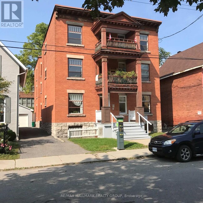 property at 421 Lisgar St