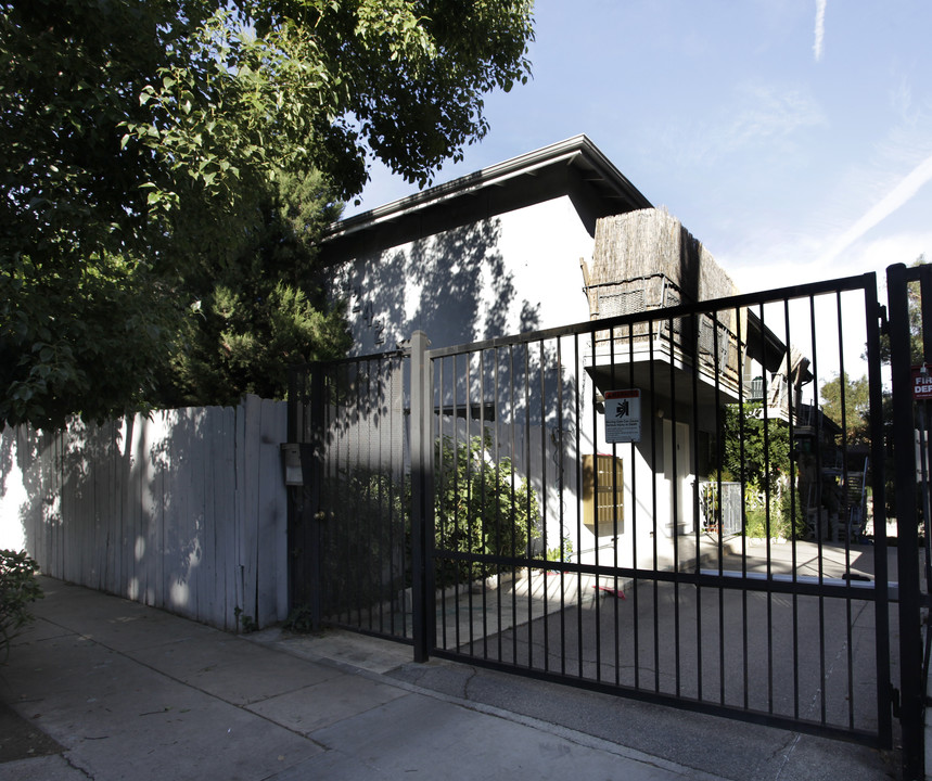 4242 Arch Dr in Studio City, CA - Building Photo