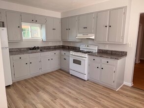 6 Ellsworth St, Unit First Floor in Somerville, MA - Foto de edificio - Building Photo