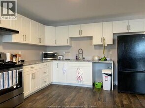 363 Curry Ave in Windsor, ON - Foto de edificio - Building Photo