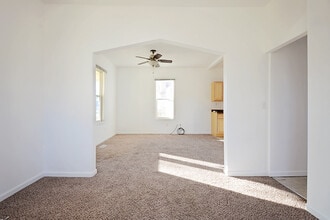 814 2nd Ave NW in Minot, ND - Building Photo - Building Photo