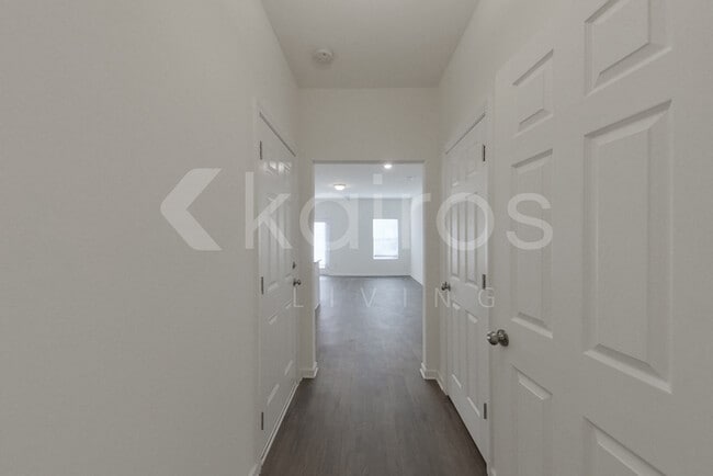 215 Long Is Dr in Cartersville, GA - Foto de edificio - Building Photo