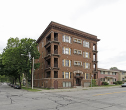 2534-2536 W Wells St in Milwaukee, WI - Building Photo - Building Photo