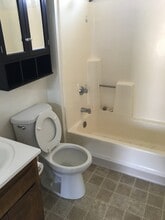2924 Diamond St, Unit 4 in Rosamond, CA - Foto de edificio - Building Photo
