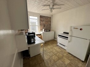 846 W 36th St, Unit 846 W 36th St apartment in Baltimore, MD - Foto de edificio - Building Photo
