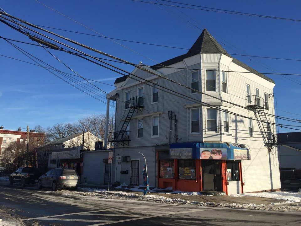 37-39 Astor St in Newark, NJ - Building Photo