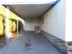 7434 Hob Ln in New Port Richey, FL - Foto de edificio - Building Photo