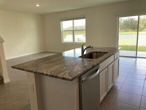 35985 Ellsworth Pl in Zephyrhills, FL - Foto de edificio - Building Photo